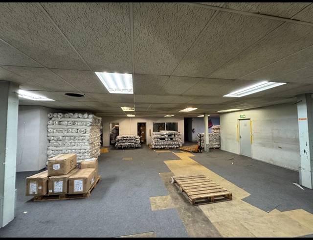 1,350M² WAREHOUSE FOR SALE IN EASTGATE